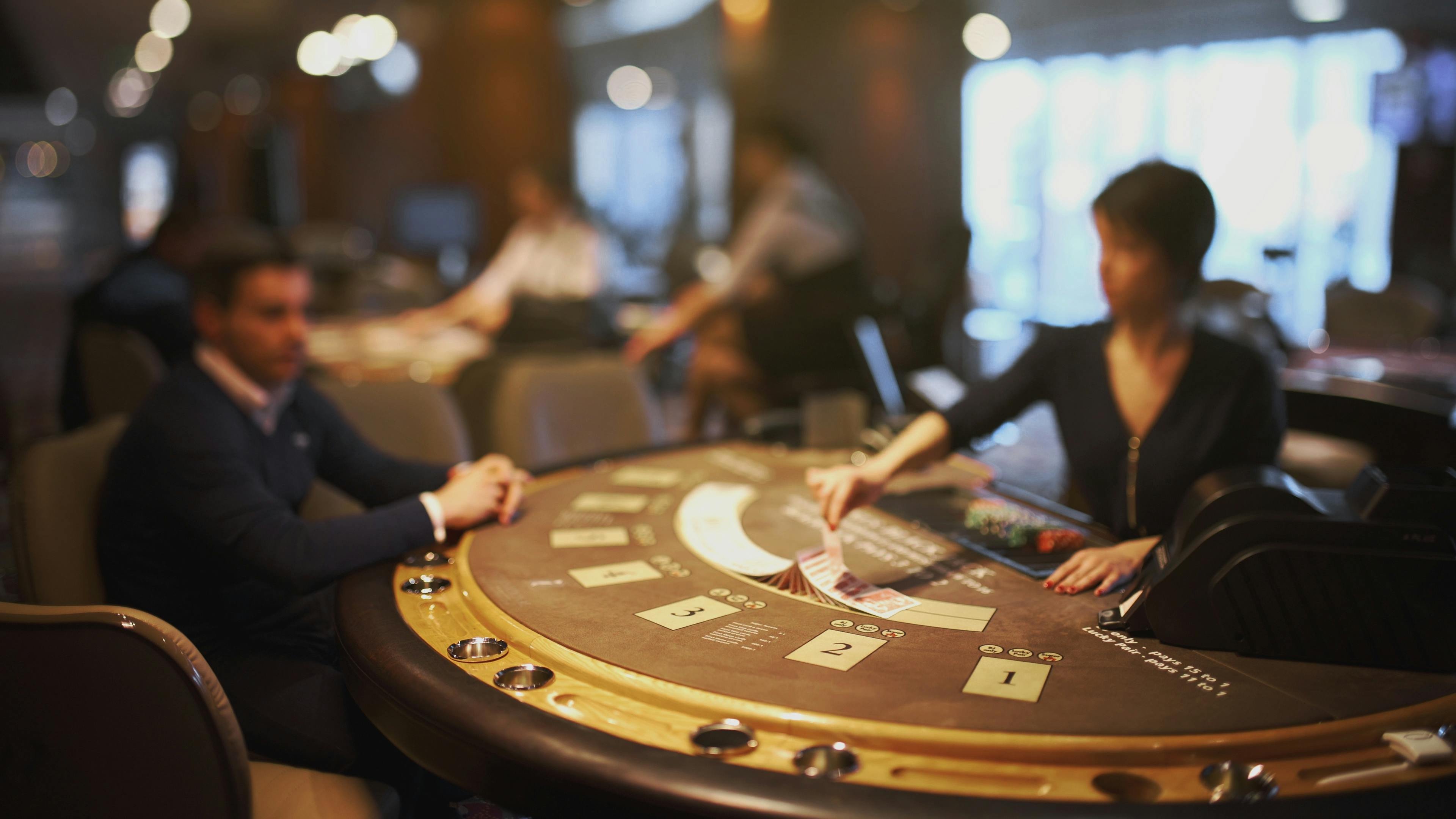 Tampilan dealer dan roda roulette di untung4d Auto Roulette